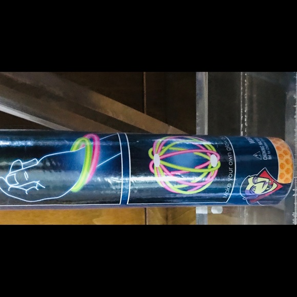 New 40 Glow Bracelets 8” with 40 Connectors - Picture 12 of 16